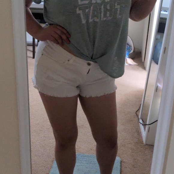 🌼Medium Denim White Shorts🌼 - Picture 6 of 7